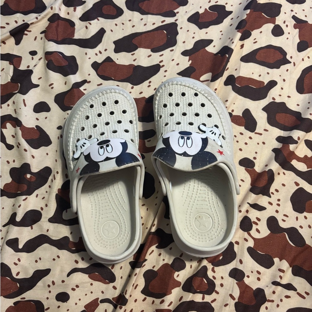 Women size 6 clogs